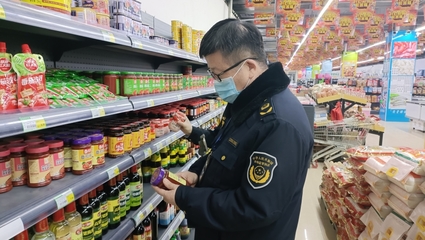 六師:維護消費者權益 市場監管在行動